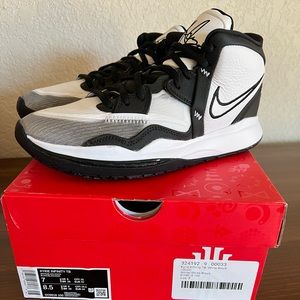 Nike Kyrie Infinity basketball shoes - men’s 7/women’s 8.5
